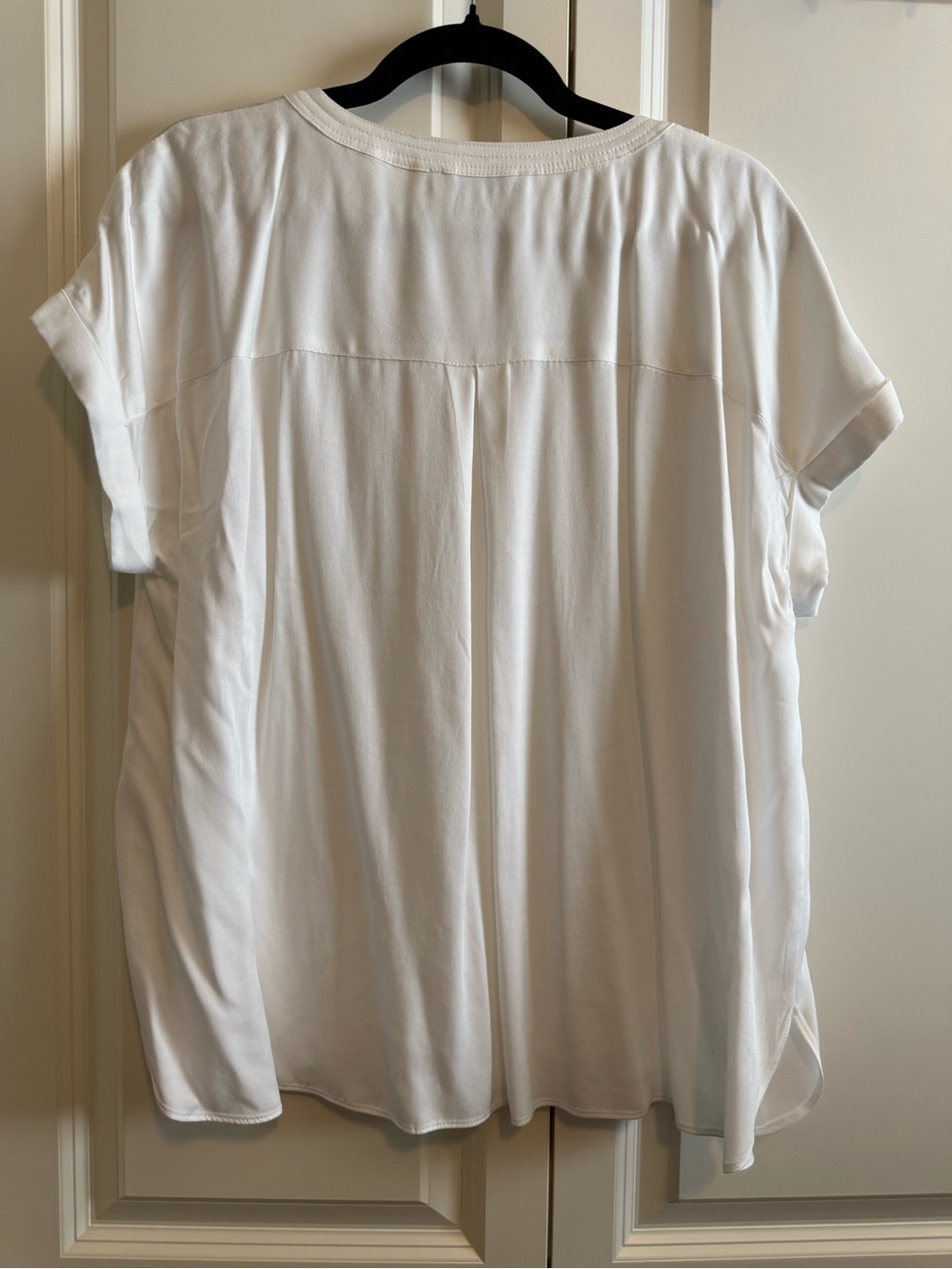Rose and Olive White Short-Sleeve Split-Neck Top - Picture 3 of 3